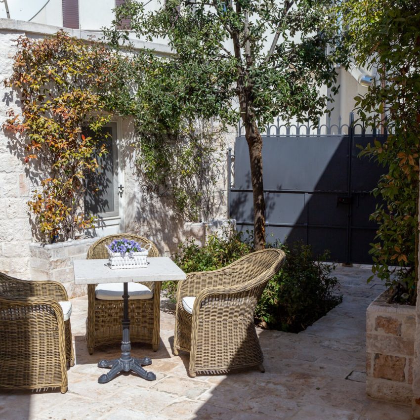 dimora-graziana-1909-ambienti-esterni-pool-living-11