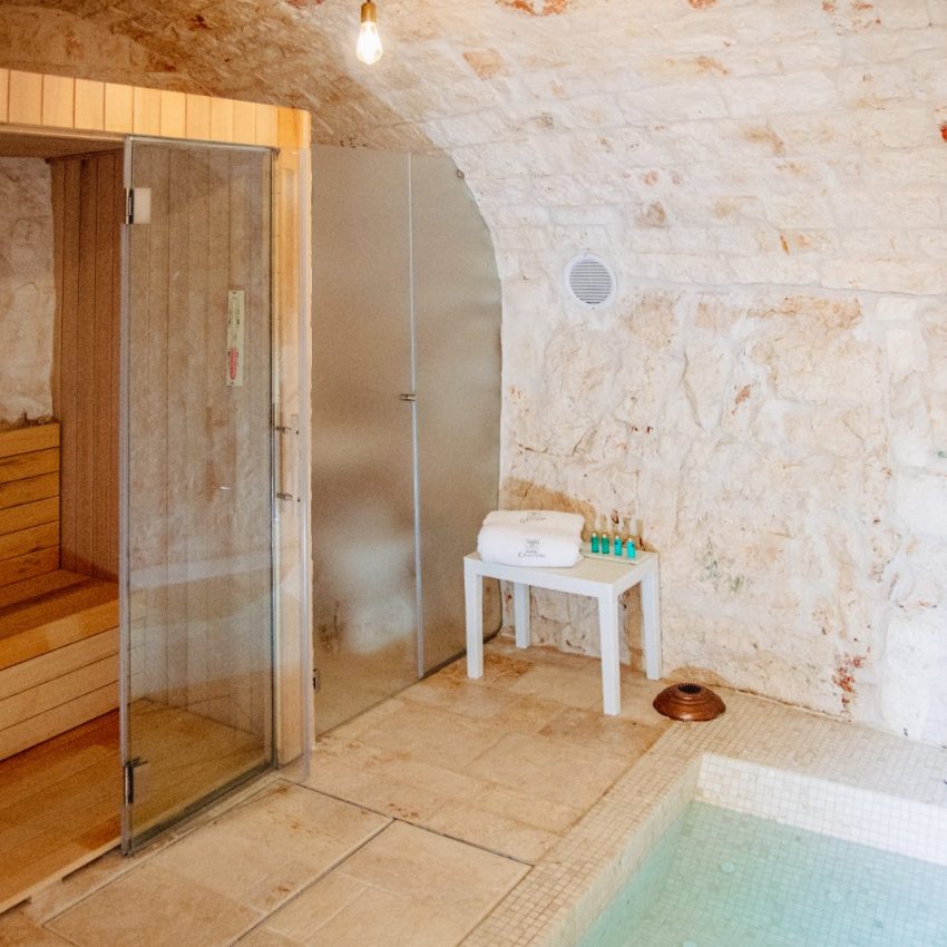 dimora-graziana-1909-wellness-room-jacuzzi-sauna-general-view
