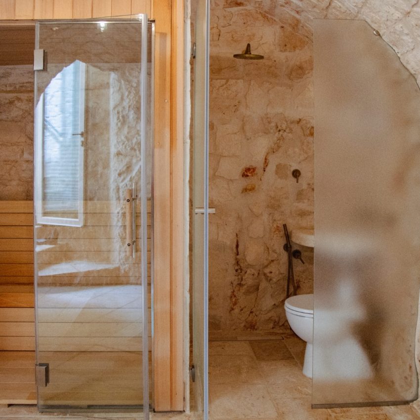 dimora-graziana-1909-wellness-room-sauna-toilette-general-view